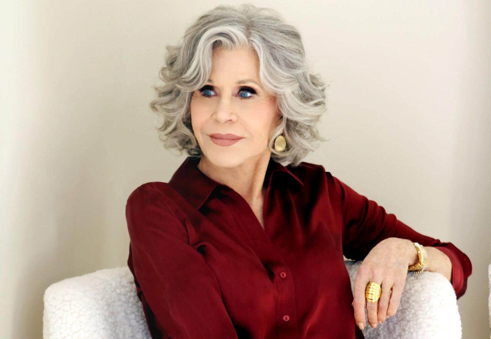 Τζέιν Φόντα: Λαμπερή και σικάτη στα 88 της