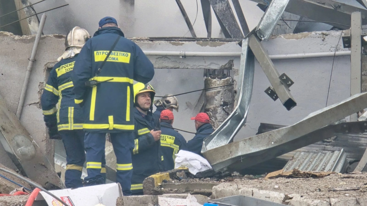 Τραγωδία στα Τρίκαλα: Τρεις γυναίκες νεκρές από τη φωτιά στο εργοστάσιο της Βιολάντα