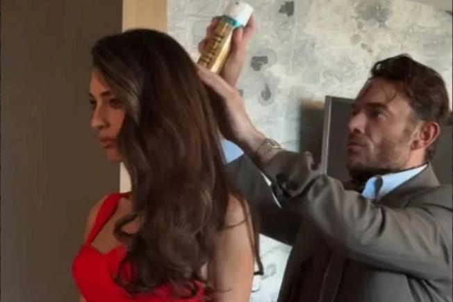 Δημήτρης Γιαννέτος: Πήγαμε με απαλά παριζιάνικα vintage κύματα και χρώμα μαλλιών ζεστής σοκολάτας