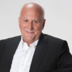 Πέθανε ο Γιώργος Παπαδάκης