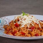 Πώς θα φτιάξετε γιουβέτσι κοτόπουλο με κριθαράκι στην κατσαρόλα!