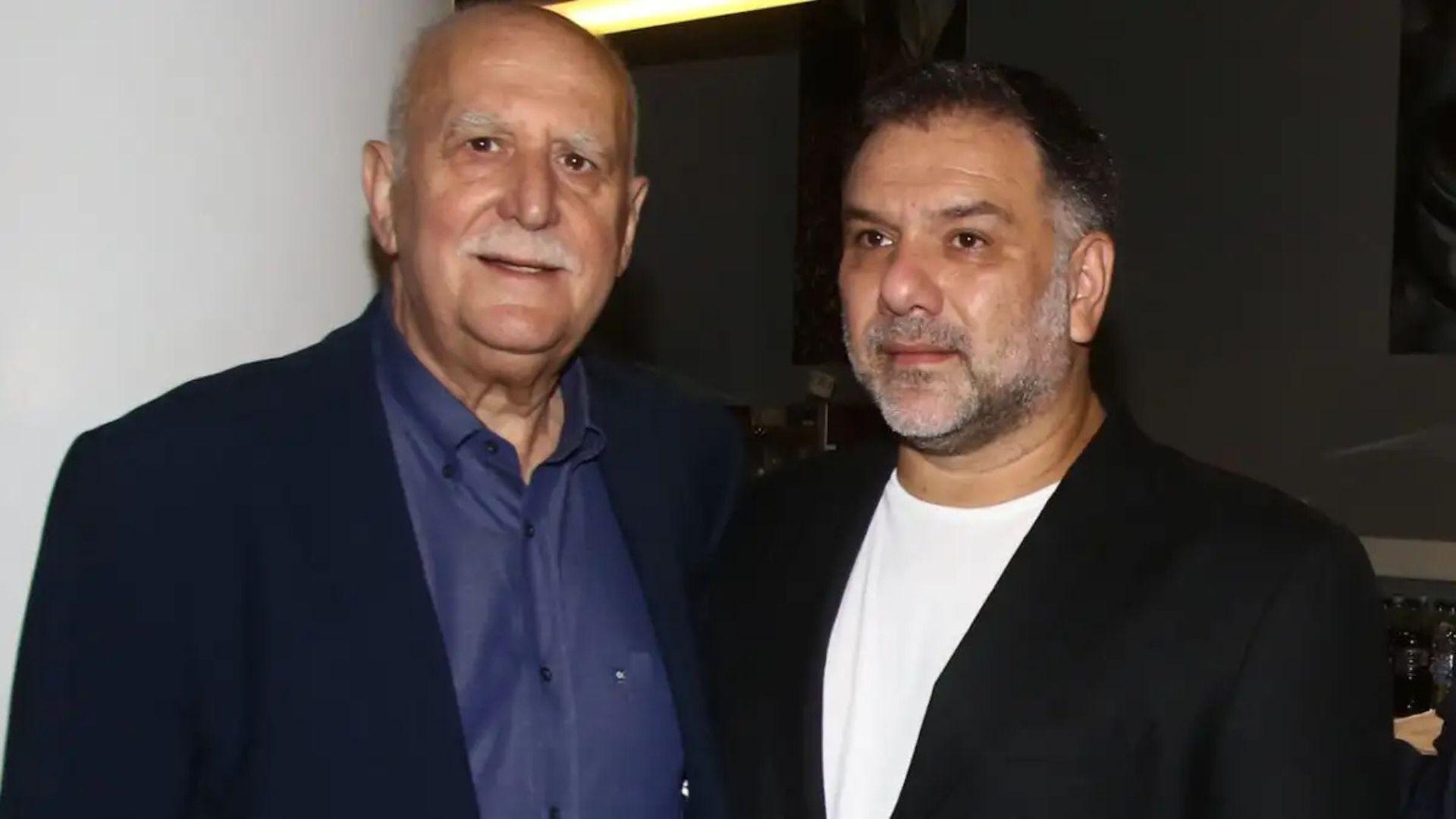 Ο Γρηγόρης Αρναούτογλου στο γραφείο του Γιώργου Παπαδάκη