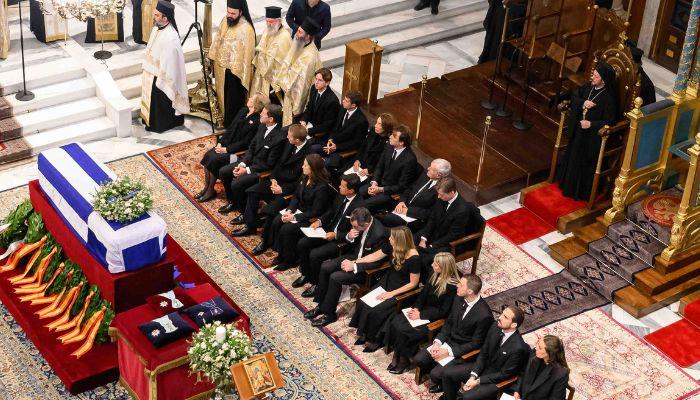 Χρυσή Βαρδινογιάννη: Η τρυφερή κίνηση στο σύζυγο της την ώρα της κηδείας