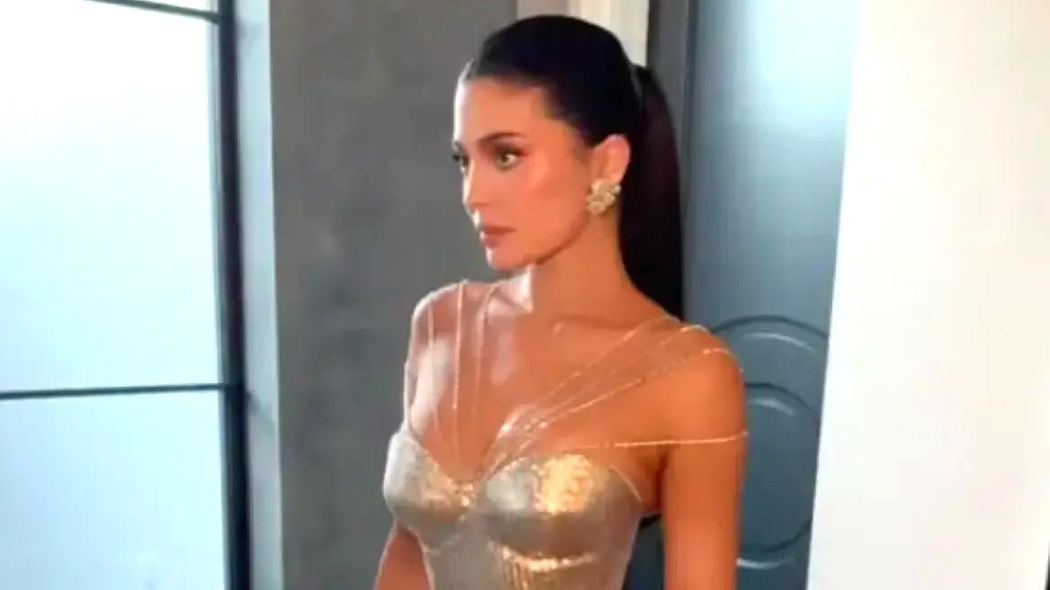 Κάιλι Τζένερ: Με διαμάντια 100 καρατίων στις Χρυσές Σφαίρες