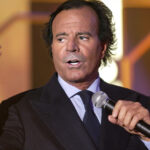 Χούλιο Ιγκλέσιας: Έδινε εντολή να πάνε τα κορίτσια στον γυναικολόγο για έναν γενικό έλεγχο