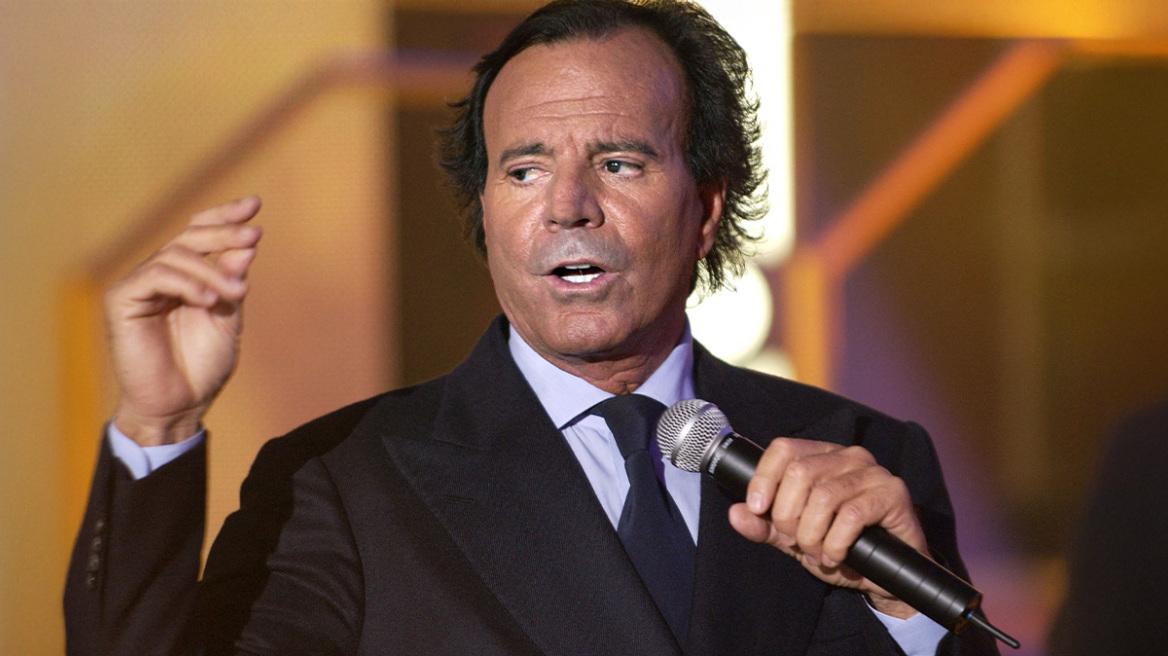 Χούλιο Ιγκλέσιας: Έδινε εντολή να πάνε τα κορίτσια στον γυναικολόγο για έναν γενικό έλεγχο