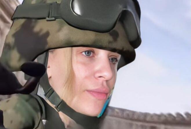 Η Γαρυφαλλιά Καληφώνη με παραλλαγή και κράνος   