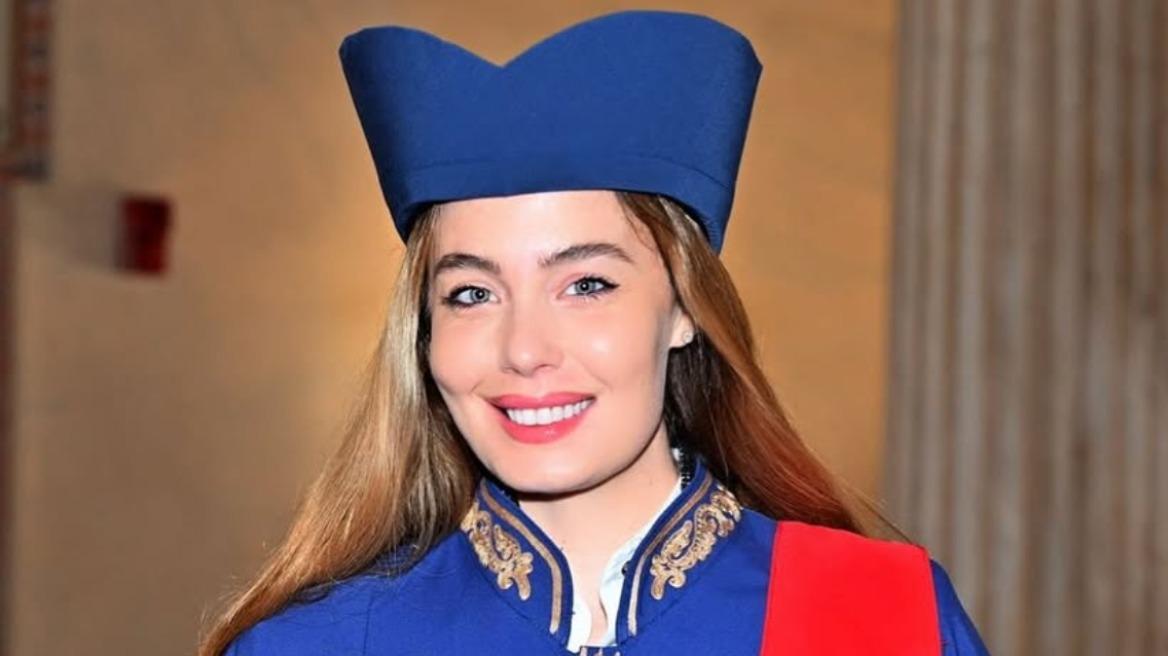 Η Αντωνία Καλλιμούκου αποφοίτησε από τη Νομική Σχολή Αθηνών