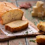 Πώς να φτιάξεις εύκολο αλμυρό κέικ με τυριά και ζαμπόν