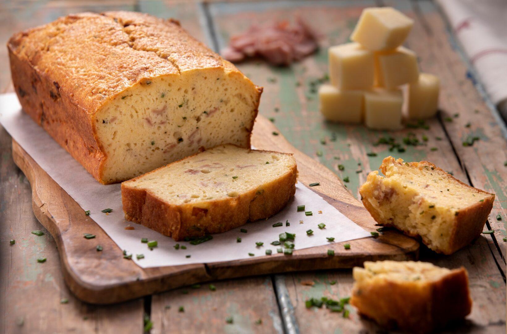 Πώς να φτιάξεις εύκολο αλμυρό κέικ με τυριά και ζαμπόν