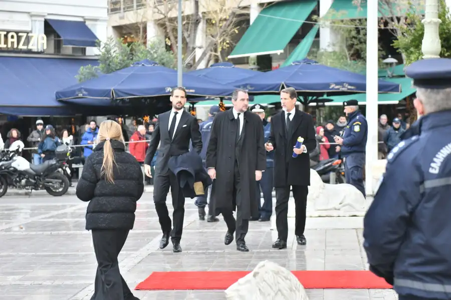 Κηδεία Πριγκίπισσας Ειρήνης: Παύλος, Νικόλαος και Φίλιππος Ντε Γκρες στη Μητρόπολη