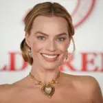 Μάργκοτ Ρόμπι: Με το διαμαντένιο μενταγιόν των 8,8 εκατ. δολαρίων