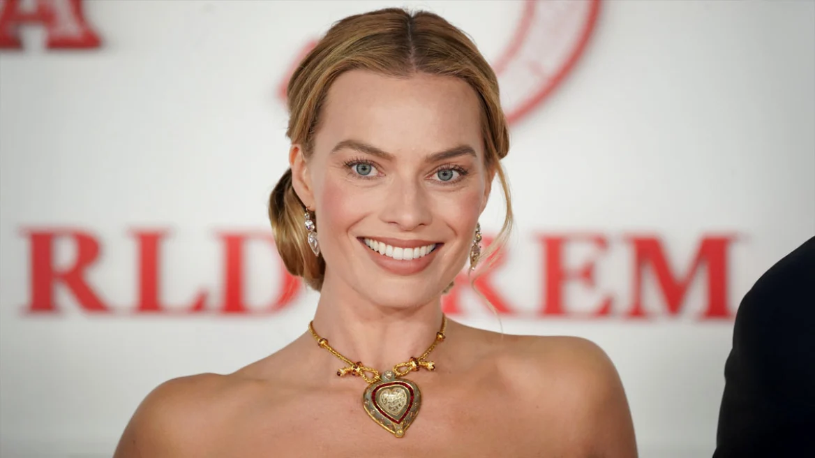 Μάργκοτ Ρόμπι: Με το διαμαντένιο μενταγιόν των 8,8 εκατ. δολαρίων