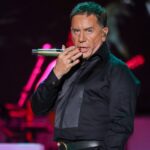 Ο Γιώργος Μαζωνάκης μοίρασε σφηνάκια στο κοινό του… για να ανάψει τη διάθεση!