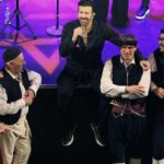 Ηλίας Παλιουδάκης: “Όλη η Ελλάδα μια Αγκαλιά” στο Θέατρο Περοκέ