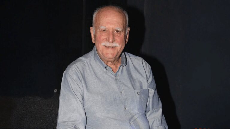 Γιώργος Παπαδάκης: Λουλούδια και κεριά στο γραφείο του στον ΑΝΤ1