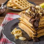 Πώς να φτιάξετε σπιτικές βάφλες με πραλίνα