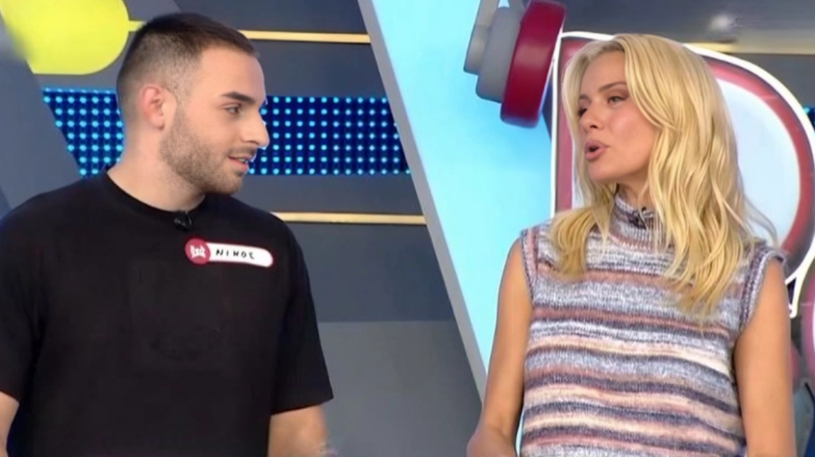 Ρουκ Ζουκ: Φλέρταρε τη Μακρυπούλια μετά από χειροφίλημα