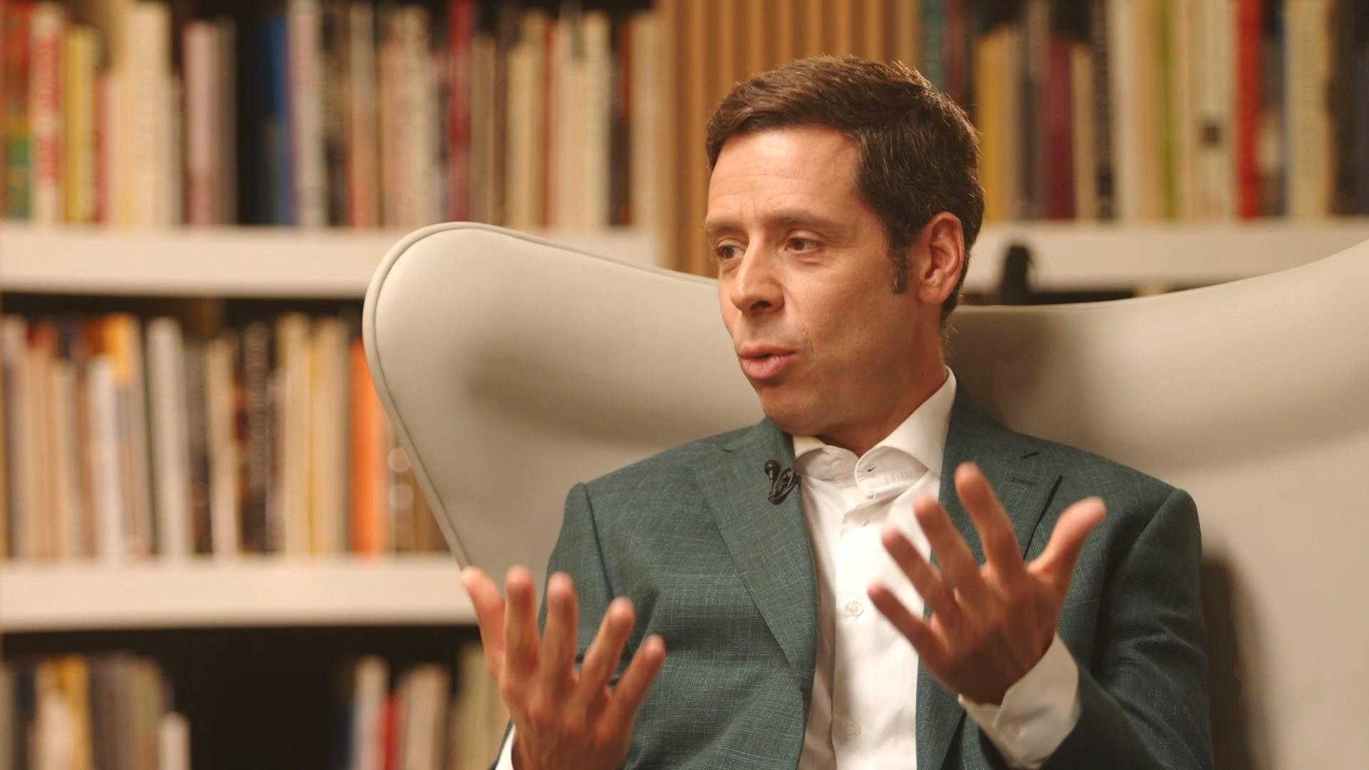 Γιάννης Σαρακατσάνης: Η απιστία δεν είναι τόσο κακή