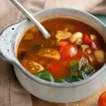 Μια σούπα λαχανικών γεμάτη βιταμίνες