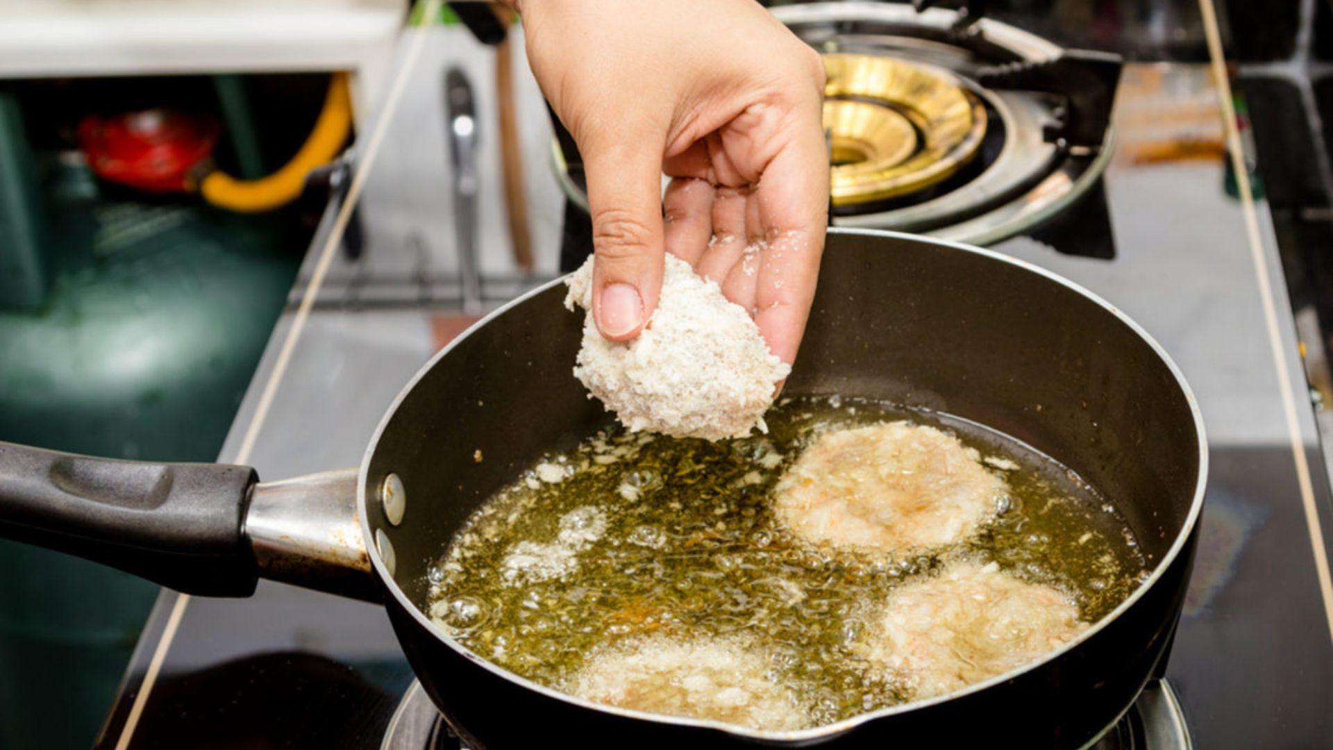 Πώς να τηγανίζετε χωρίς να μυρίζει όλο το σπίτι