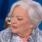 Τάνια Τσανακλίδου: «Πήγα στο μνήμα της μαμάς μου και το έβαλα τέρμα»