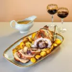 Χοιρινό ρολό με λαχταριστή σάλτσα κυδώνι