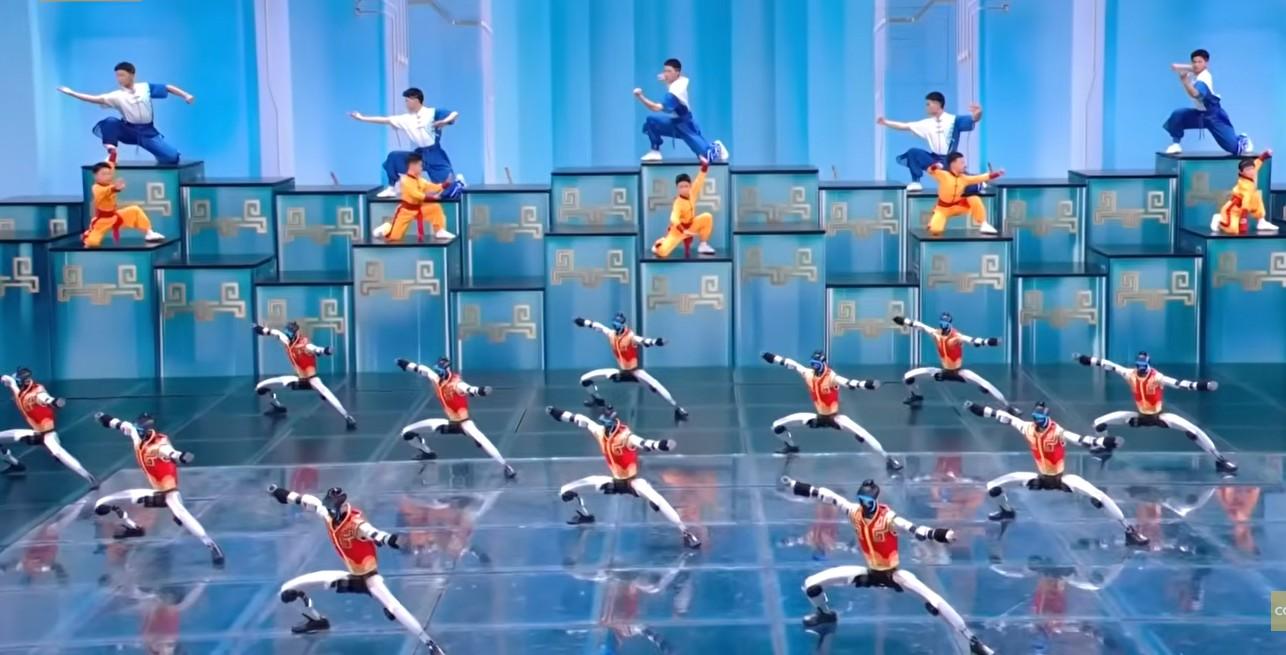 Κίνα: Ανθρωποειδή ρομπότ χορεύουν και κάνουν… κουνγκ φου!