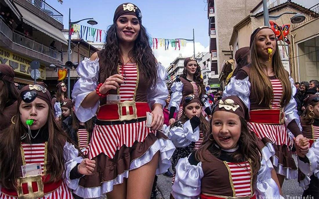 Ολόκληρη η πόλη μετατρέπεται σε μια απέραντη γιορτή