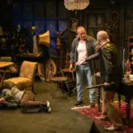 Γιάννης Μπέζος: Σκηνοθετεί το έργο ο Αμερικάνικος Βούβαλος