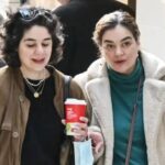 Γωγώ Μπρέμπου: Σπάνια δημόσια εμφάνιση με την αδελφή της, Χριστίνα