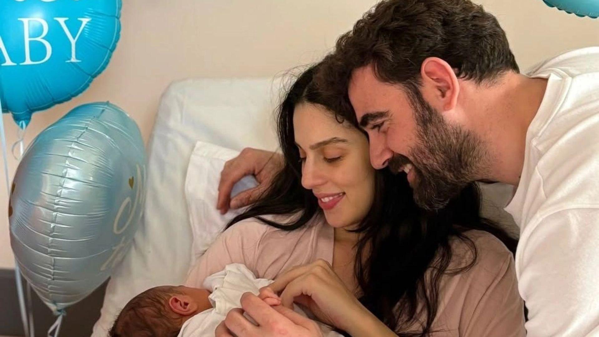 Νίκος Πολυδερόπουλος: Αγκαλιά με το νεογέννητο γιο του