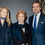 Άννα-Μαρία: Σπάνια δημόσια εμφάνιση με τον Νικόλαο και τη νύφη της, Χρυσή