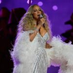 Μαράια Κάρεϊ: Με κοσμήματα 306 καρατίων στην τελετή έναρξης των Χειμερινών Ολυμπιακών Αγώνων