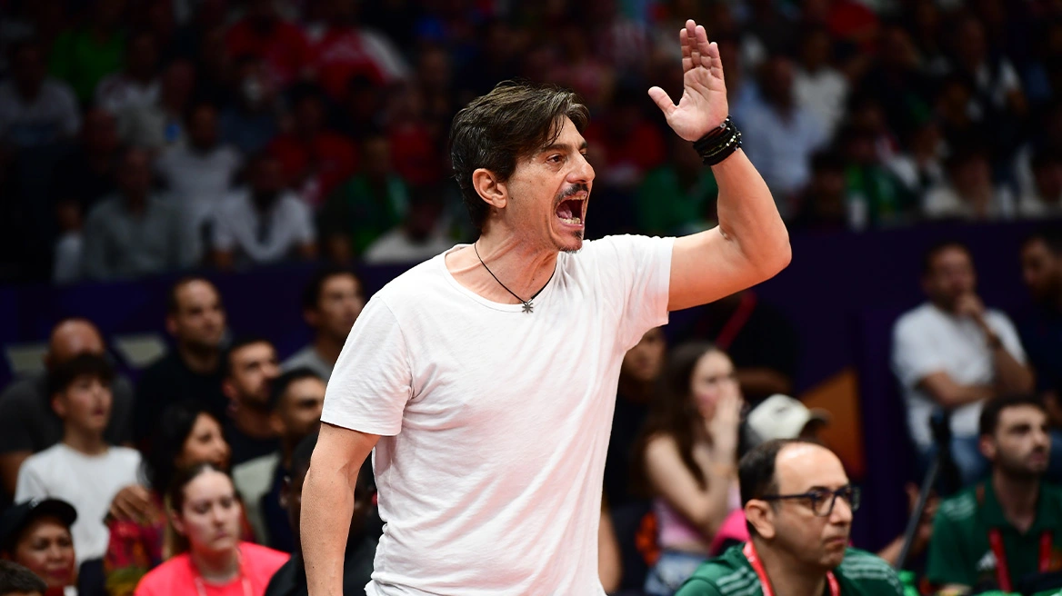 Έξαλλος ο Δημήτρης Γιαννακόπουλος μετά την ήττα από τον Άρη: Παίκτες, προπονητές, ντροπή σας!