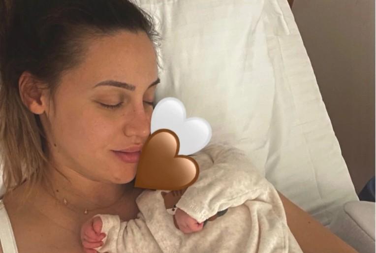 Γέννησε η Άννα Κορακάκη