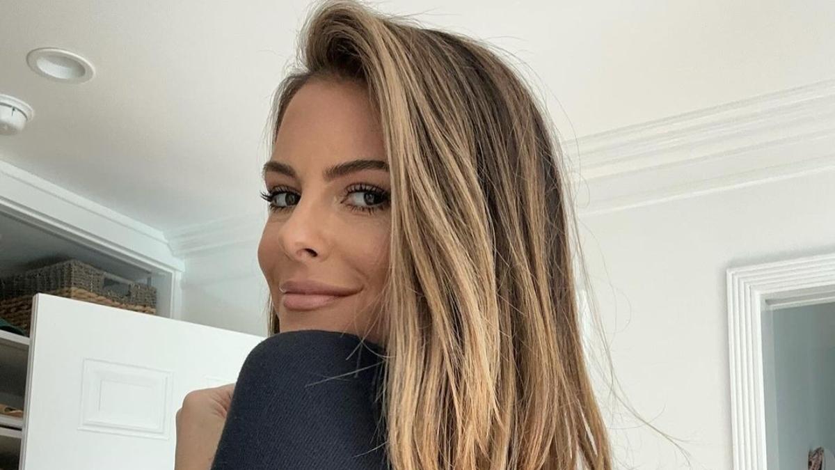 Μαρία Μενούνος: Ταξίδι αστραπή, φόρεμα… κεραυνός