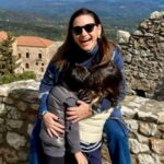 Όλγα Κεφαλογιάννη: Αγκαλιά με τα παιδιά της στον Μυστρά