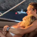 Ντουπλάντις – Ίνγκλαντερ: Με… Σαντορίνη γιόρτασαν 5 χρόνια σχέσης