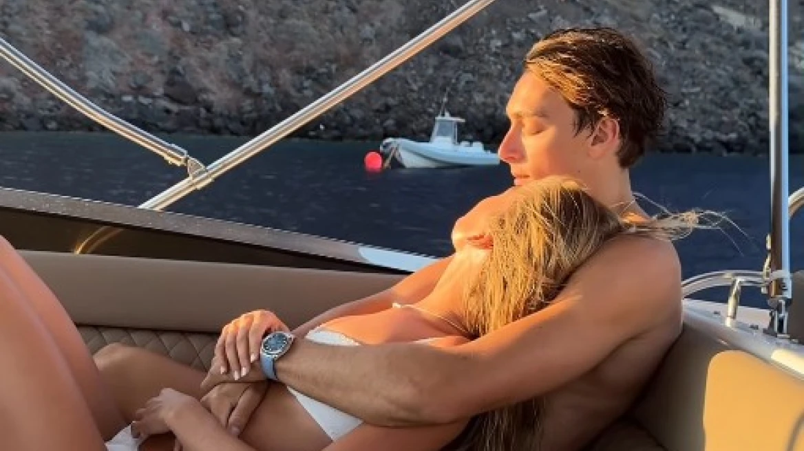 Ντουπλάντις – Ίνγκλαντερ: Με… Σαντορίνη γιόρτασαν 5 χρόνια σχέσης