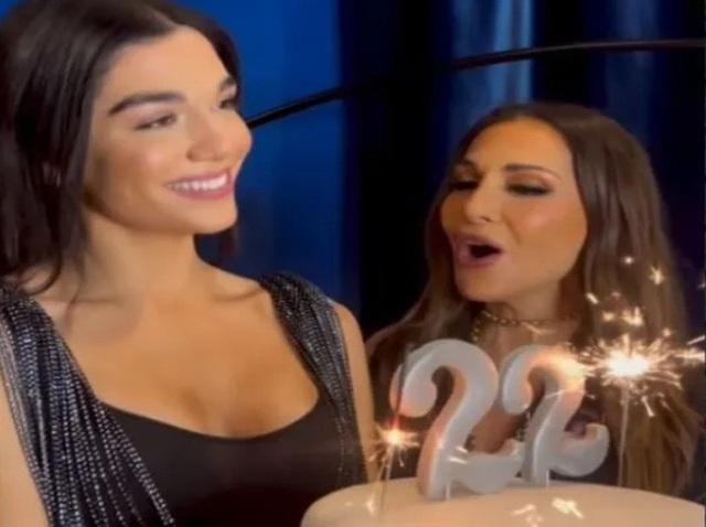 Μελίνα Νικολαΐδη: Έσβησε την τούρτα της μαζί με τη Δέσποινα Βανδή