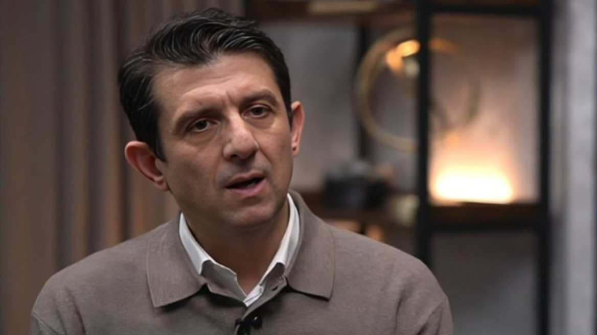 Μιχάλης Οικονόμου: Ο γιος μου έχει δύο μπαμπάδες, αυτή είναι η οικογένειά του