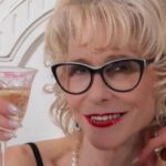 Σοκ στη Βρετανία: Δασκάλα δημοτικού εμφανιζόταν στο OnlyFans ως «γιαγιά»