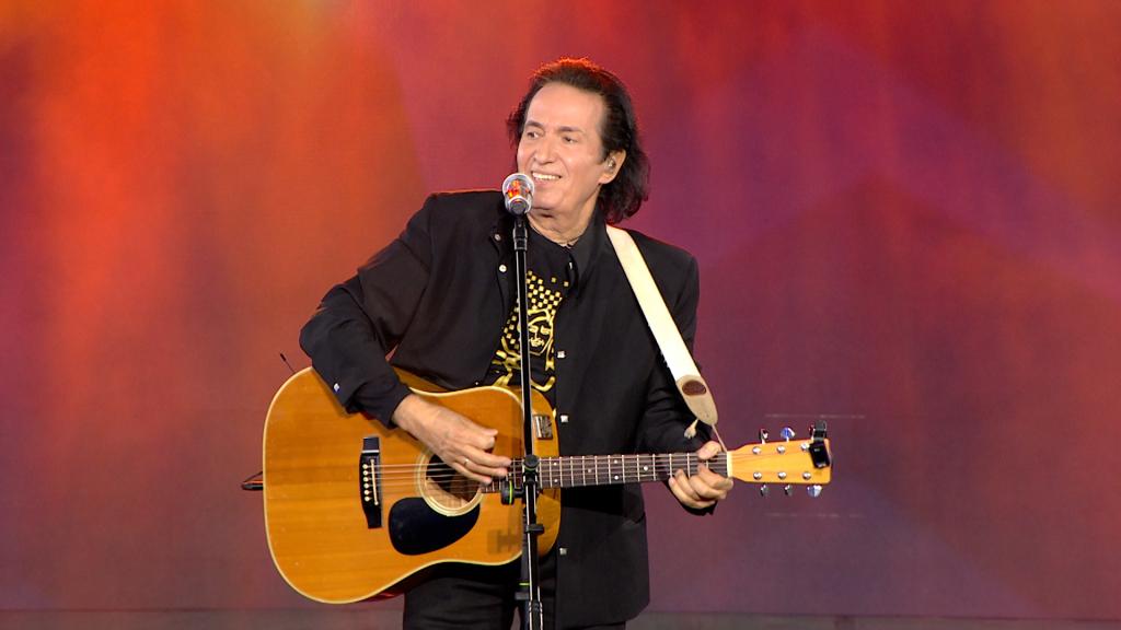 Πασχάλης: “Κι αν βάφω τα μαλλιά μου, θα σας δώσω λογαριασμό;”