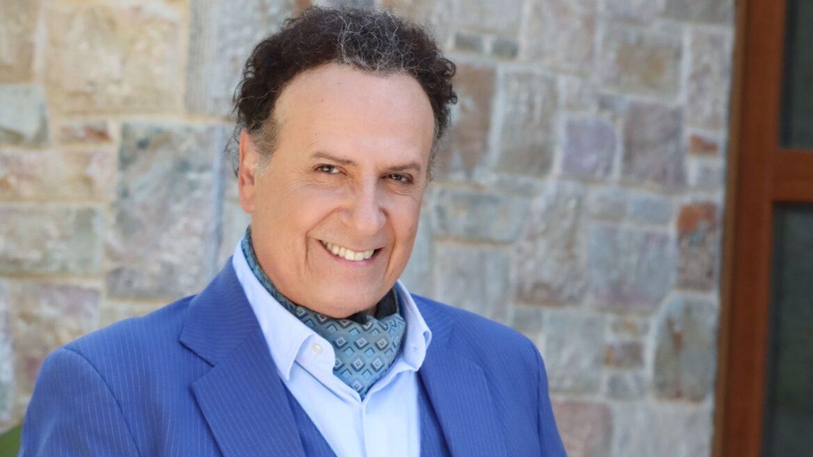 Χάρης Ρώμας: “Μου αρέσει που είμαι άντρας… Μου αρέσουν τα όργανα”