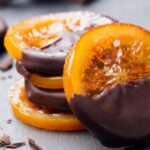 Η viral συνταγή για λαχταριστά σοκολατάκια με μόνο δύο υλικά