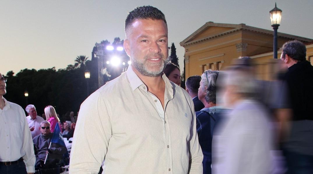 Κώστας Σόμμερ: “Το οξυγόνο του είναι λίγο χαμηλό” – Αυτά αποκάλυψε η σύζυγός του