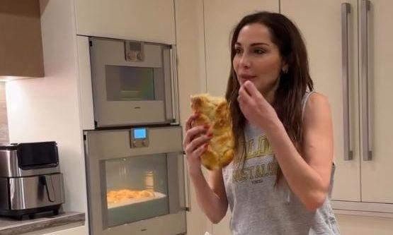 Δέσποινα Βανδή: Έφτιαξε τσουρέκια με τον Κώστα Καπετανίδη