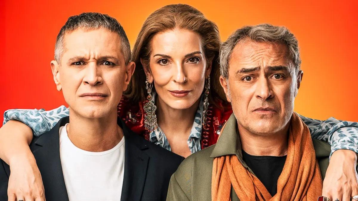 Μπούκαρε η αστυνομία στην παράσταση Χελάκη,Μαξίμου και Κουρλαμπά