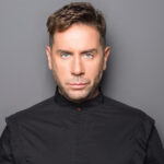 Γιώργος Μαζωνάκης: Μεταφέρθηκε εσπευσμένα στο νοσοκομείο με έντονους πόνους και πυρετό